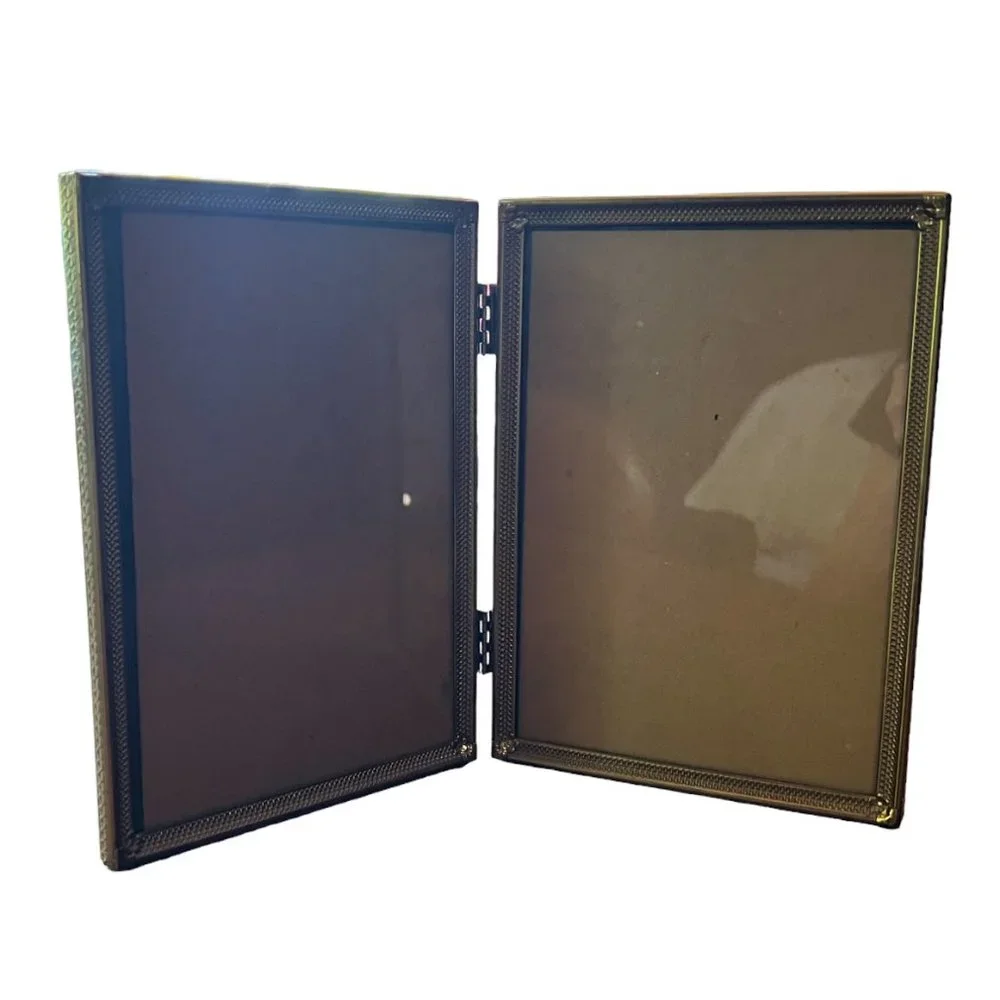 Lot of 6 Frames, Various Sizes, Table and/or Wall Frames